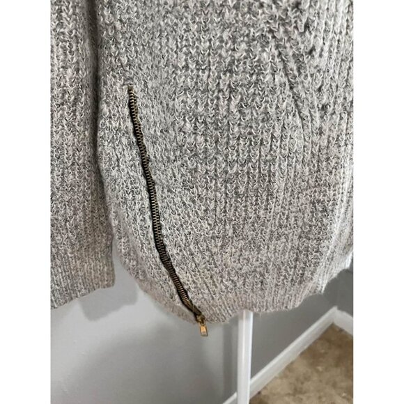 Jessica Simpson Gray Knitted Sweater Size Medium - Picture 4 of 10